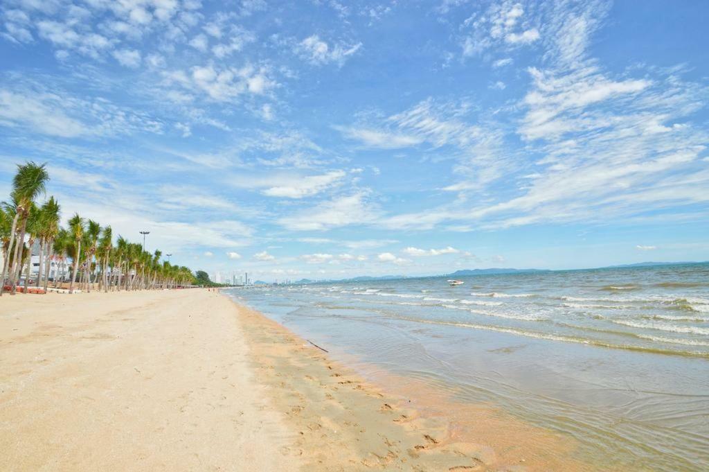 Ar Aeras Pattaya Apartment Bagian luar foto